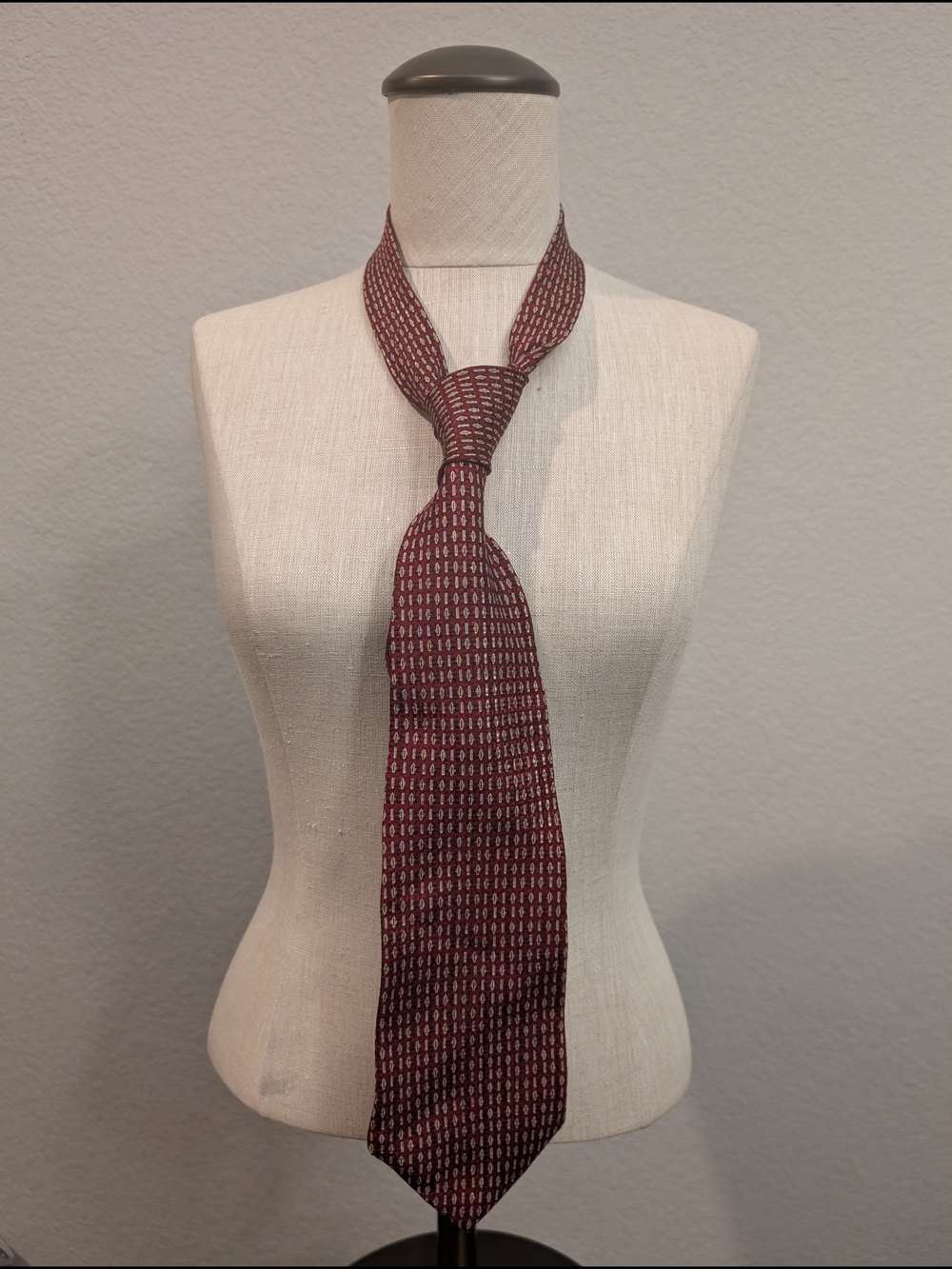 Vintage Raphael Roma Milano 100% Silk Burgundy Patterned Tie